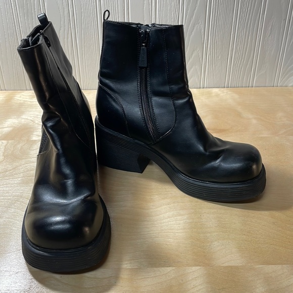 Esprit Shoes - Vintage 90s Y2K Esprit Rocket Chunky Platform Booties